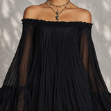 Océane | Vestido Preto Curto com Mangas Sino e Ombros Expostos com Detalhes Franzidos