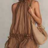 Bettina | Mini Vestido Sem Mangas em Musselina Castanha com Gola Halter e Detalhes em Volantes