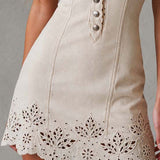 Gabrielle | Vestido Curto em Renda Marfim com Decote em V
