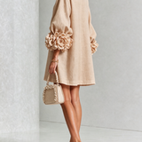 Elegância sem esforço com um vestido de corte escultural