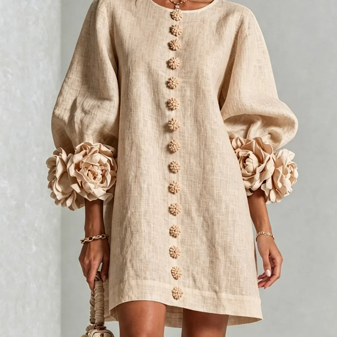 Vestido Mini Branco Elvira com Botões Florais e Mangas Decorativas