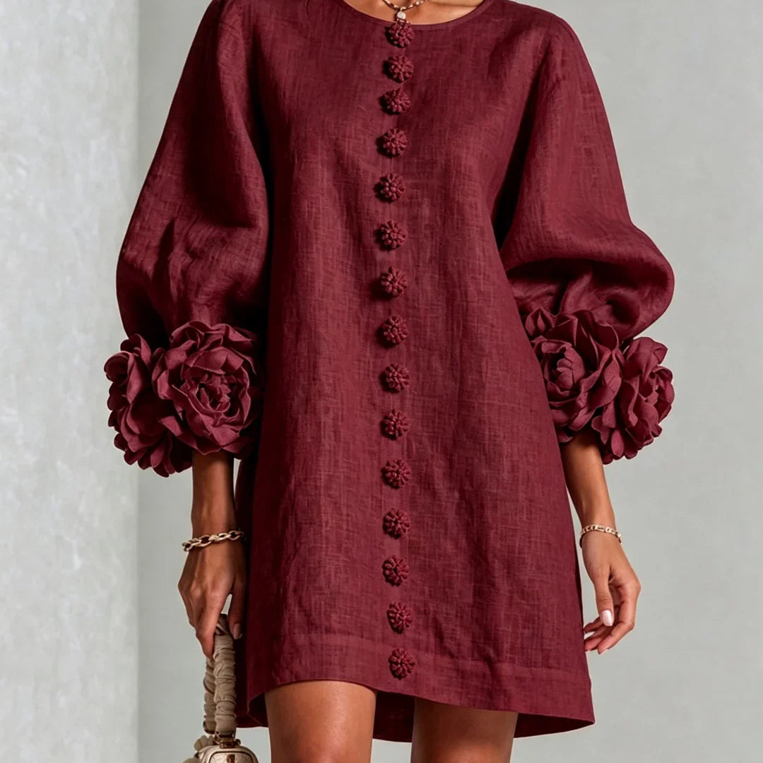 Vestido Mini Branco Elvira com Botões Florais e Mangas Decorativas