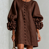 Elegância sem esforço com um vestido de corte escultural