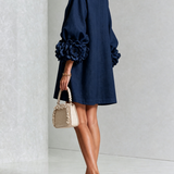 Elegância sem esforço com um vestido de corte escultural