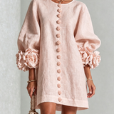 Elegância sem esforço com um vestido de corte escultural