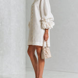 Vestido Mini Branco Elvira com Botões Florais e Mangas Florais