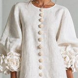 Vestido Mini Branco Elvira com Botões Florais e Mangas Decorativas