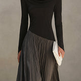 Vestido Maxi Plissado com Decote Drapado em Preto e Cinza Bicolor