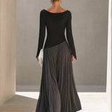 Vestido Maxi Plissado com Decote Drapado em Preto e Cinza Bicolor