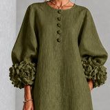 Vestido Midi Verde Oliva com Botões em Forma de Flor e Mangas Exageradas