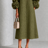 Vestido Midi Verde Oliva com Botões em Forma de Flor e Mangas Exageradas