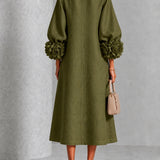 Vestido Midi Verde Oliva com Botões em Forma de Flor e Mangas Exageradas