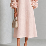 Vestido Midi Rosa com Botões em Forma de Flor e Mangas Exuberantes
