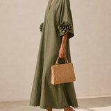 Vestido Midi Verde Oliva com Decote em V e Mangas Florais Extravagantes
