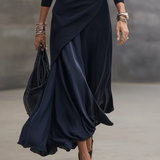 LOREDANA | Robe maxi assimétrica com decote em V e painéis em cetim azul marinho