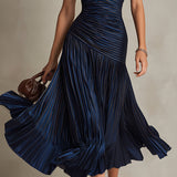 Adriana | Vestido midi em cetim com riscas retro