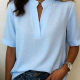 Margaux | Blusa Chic com Decote em V e Detalhe Dourado