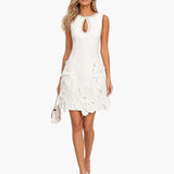 Vestido Mini Sem Mangas Elegante com Detalhe Recortado