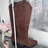 Bota vaquera Selenay alta de color marrón oscuro