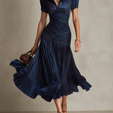 Adriana | Vestido midi em cetim com riscas retro
