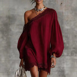 Vestido Mini de Renda Olivia com Ombros Expostos e Mangas Bufantes