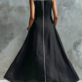 Carlota Vestido Maxi Preto com Detalhes Contrastantes