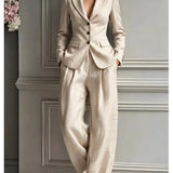 Conjunto Elegante Victoria com Blazer Ajustado e Calças Amplas