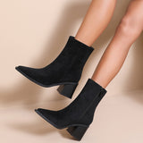 Botins Pretos Nela