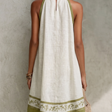 Agathe | Vestido Curto Trapézio Sem Mangas com Estampa de Flores Brancas e Verde Oliva